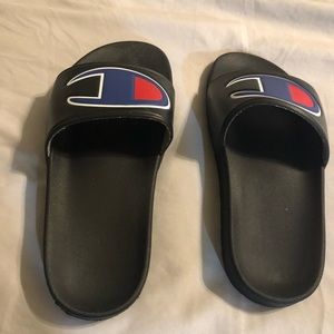 Champion Shoes - Kids black Champion slides Champion Shoes - Kids black Champion slides